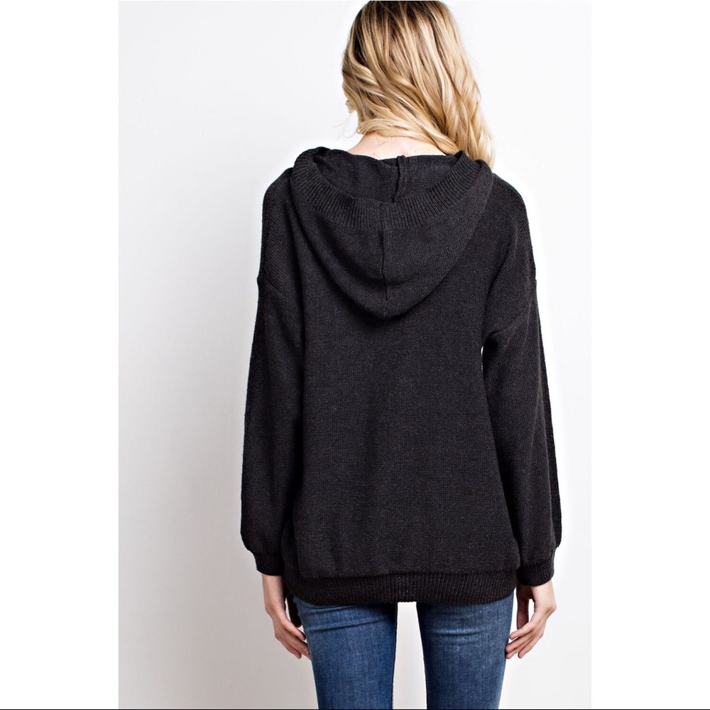 >>LAST<< Dessi Distressed Lightweight Hoodie - Picture 2 of 4